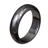 Ανδρικό δαχτυλίδι ''Καμπύλη Τροχιά'' κατασκευασμένο χειροποίητα από ασήμι 925 βαθμών που έχει δεχθεί μαύρη επιπλατίνωση. Δημιουργία από τη συλλογή ''Ατέρμονα''.